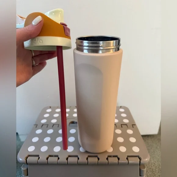 OWALA 24oz BEIGE WATER BOTTLE WITH STRAW - Picture 4 of 5